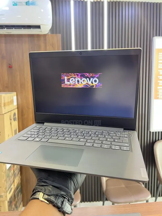 Laptop Lenovo Ideapad V14 IGL 8GB Intel Core i5 SSD 256GB · Photo 1