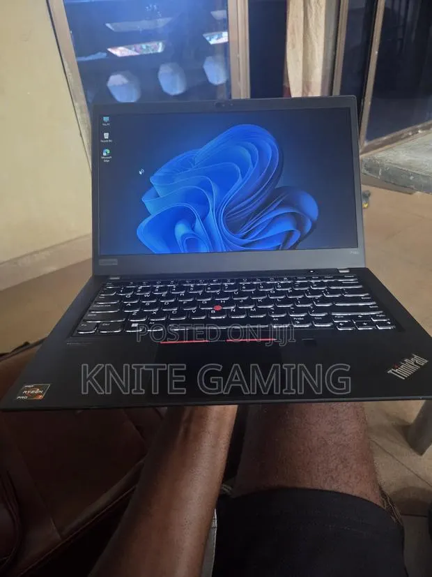Laptop Lenovo ThinkPad P14s 24GB AMD Ryzen 7 SSD 256GB · Photo 1