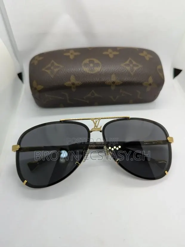 Louis Vuitton Aviator Sunglasses · Photo 1