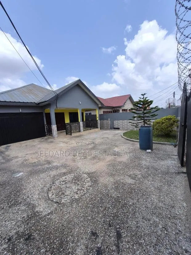 4bdrm House in Sefdard Properties, Amasaman for sale · Photo 1