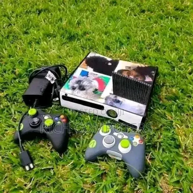 Xbox 360 Slim · Photo 1