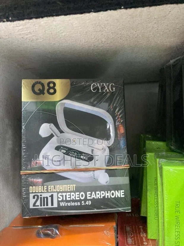 Q8 AirPods · Photo 1