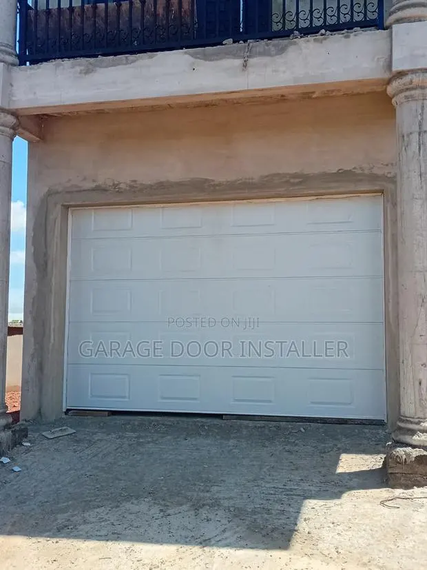 Garabe Doors With Remote · Photo 1