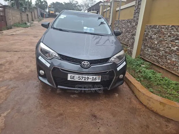 Toyota Corolla LE Eco Plus 4dr Sedan (1.8L 4cyl CVT) 2014 Gray · Photo 1