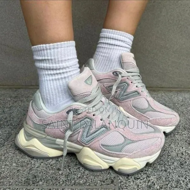 New Balance Sneakers · Photo 1