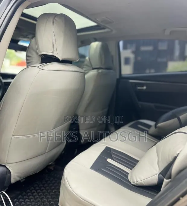 Toyota Corolla SE 4dr Sedan (1.8L 4cyl CVT) 2017 Black · Photo 1