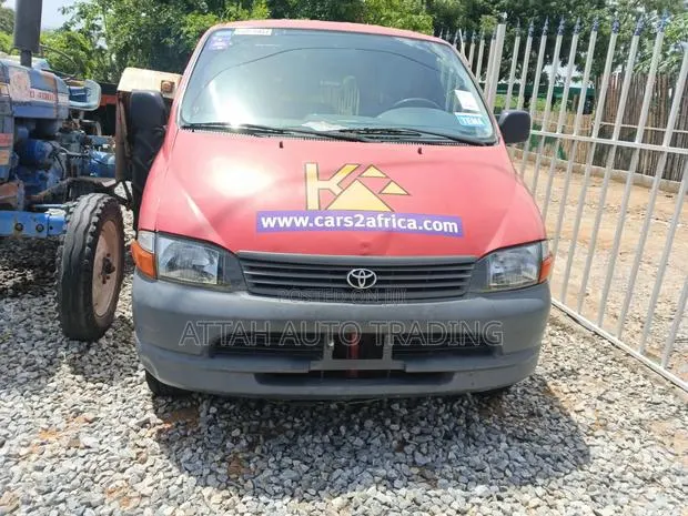 Toyota HiAce 2010 Red · Photo 1