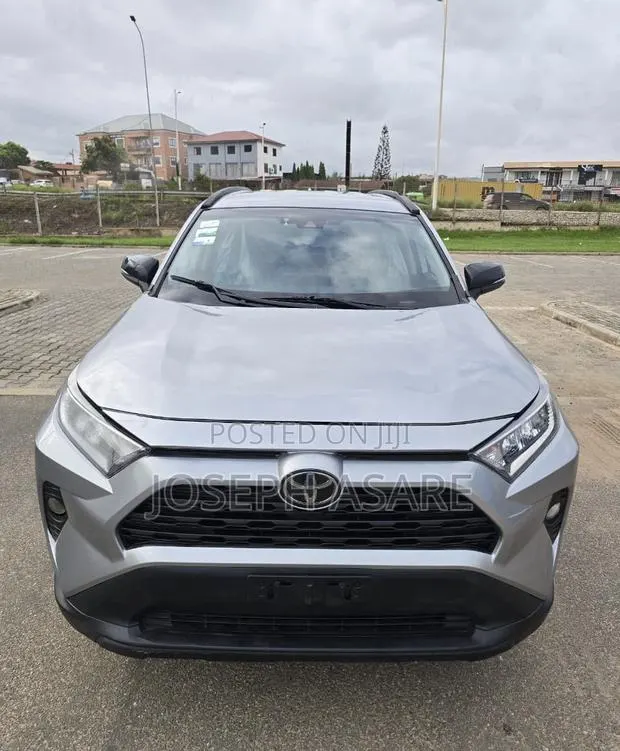Toyota RAV4 XLE 2021 · Photo 1