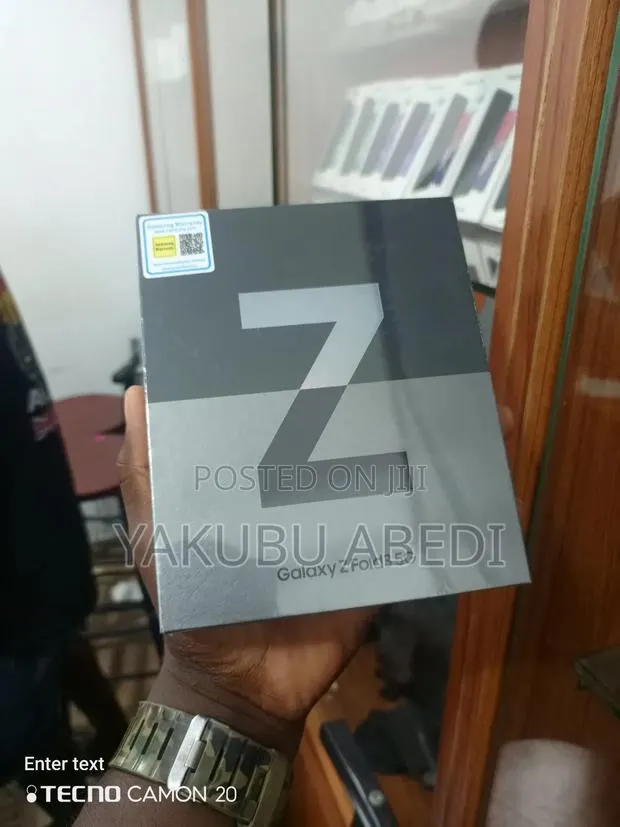 New Samsung Galaxy Z Fold 3 256 GB Black · Photo 1