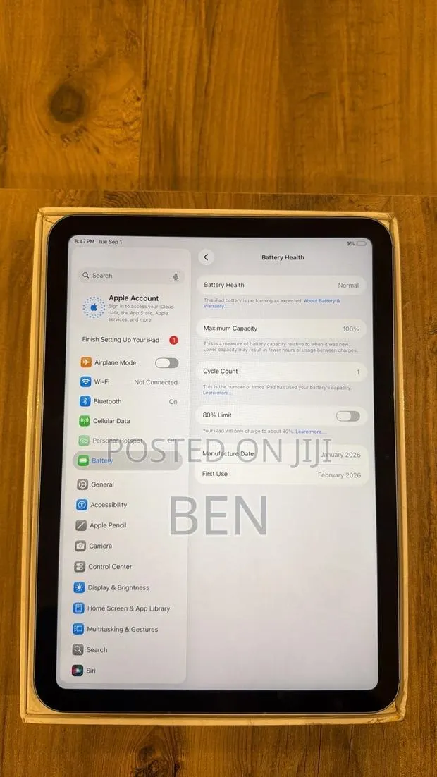 Apple iPad (2025) 128 GB Gray · Photo 1