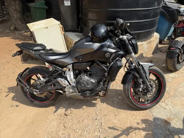 Yamaha 2020 Black · Photo 1