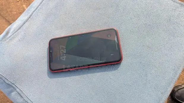 Apple iPhone 11 128 GB Red · Photo 1