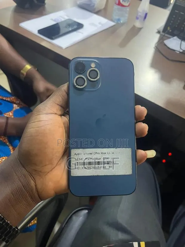 Apple iPhone 12 Pro Max 256 GB Gray · Photo 1