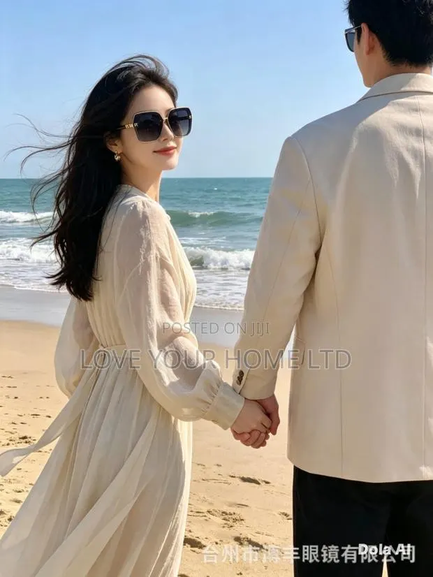 Luxury Oversized Square Gradient Sunglasses for Women · Photo 2