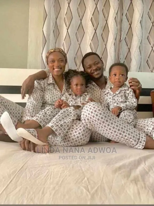 Unisex Pyjamas With Slippers · Photo 1