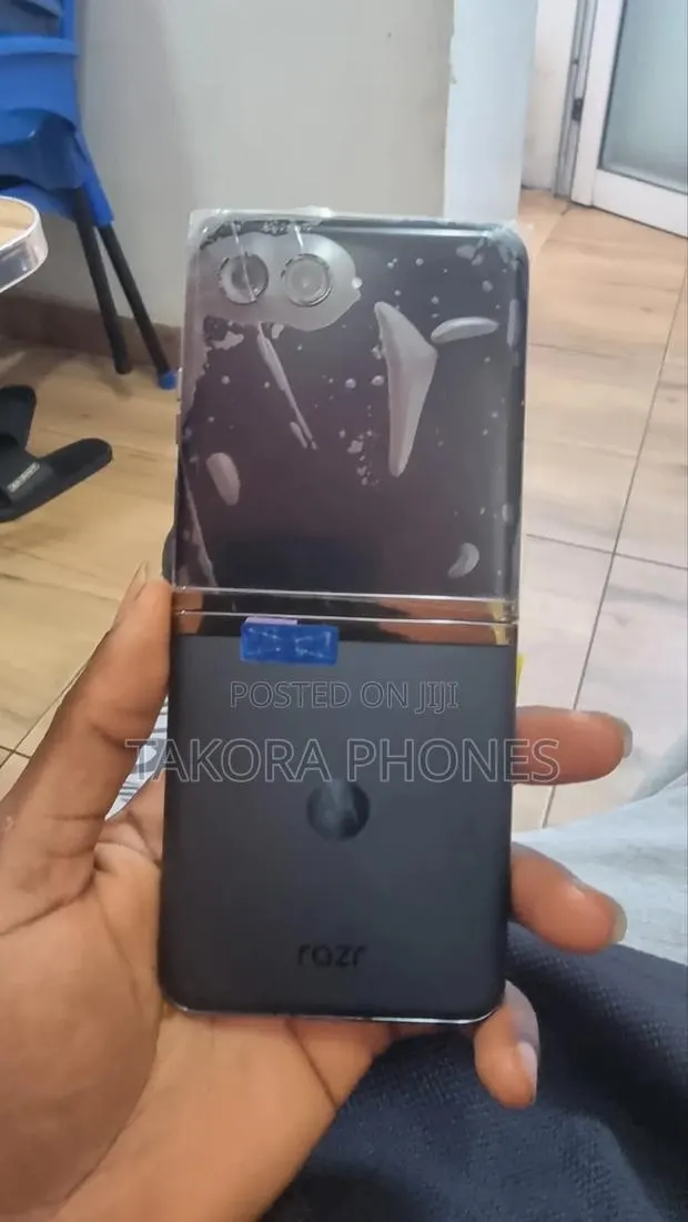 New Motorola Razr 40 Ultra 256 GB Gray · Photo 1