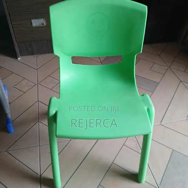 Kids Plastic Chair · Photo 1