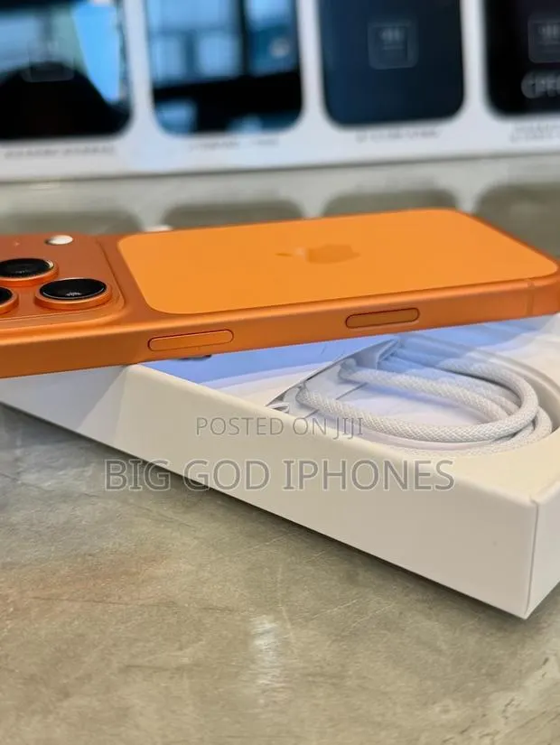 Apple iPhone 17 Pro 512 GB Orange · Photo 1