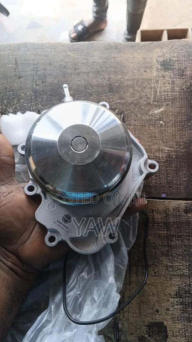 Mercedes-Benz GLK 250 2015-2018 Diesel Water Pump · Photo 1