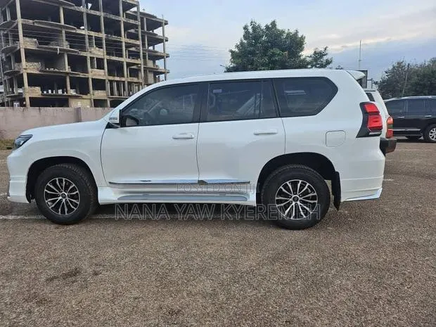 Toyota Land Cruiser Prado 4.0 Petrol TX-L 2017 White · Photo 1