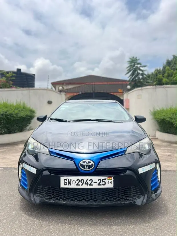 Toyota Corolla SE 4dr Sedan (1.8L 4cyl CVT) 2017 Black · Photo 1