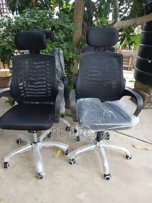 Adjustable Office Swivel Chair · Photo 1