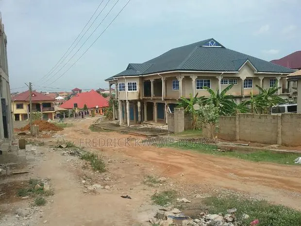 10bdrm House in Brother K Estate, Kumasi Metropolitan for rent · Photo 1
