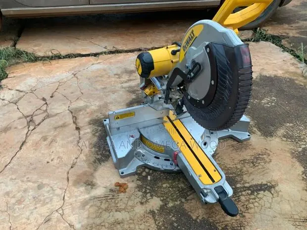 This Is Dewalt Dw718 Sliding Miter Saw From Usa, It a Double Bevel · Photo 1