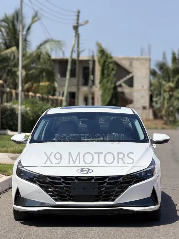 Hyundai Elantra Limited 2023 White · Photo 1
