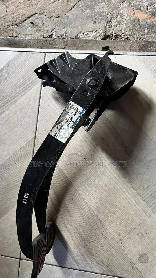 Hyundai Atos Clutch and Brake Pedal · Photo 1