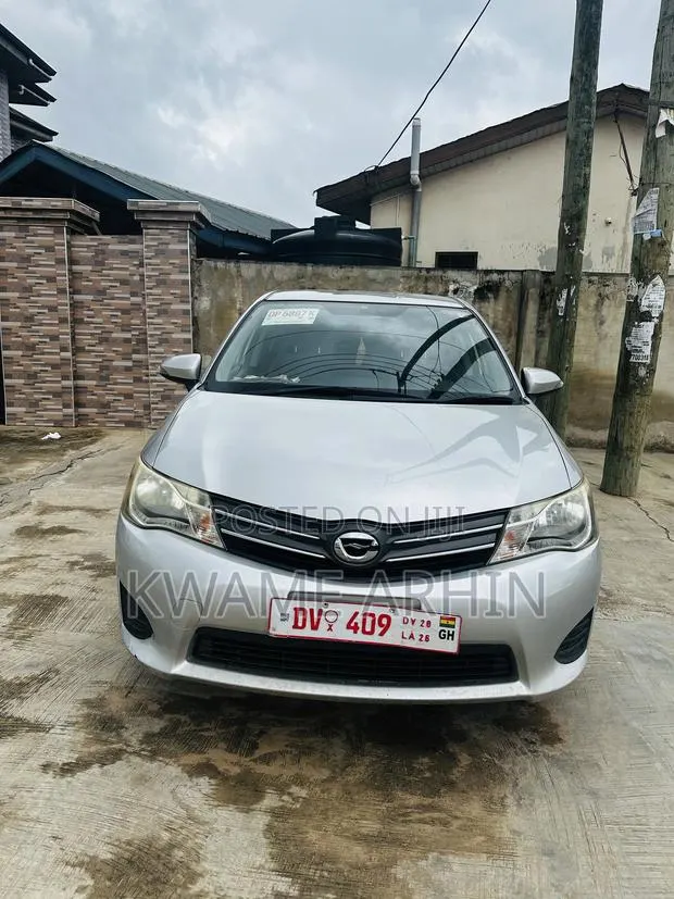 Toyota Axio 1.5 X 2WD 2012 Silver · Photo 1