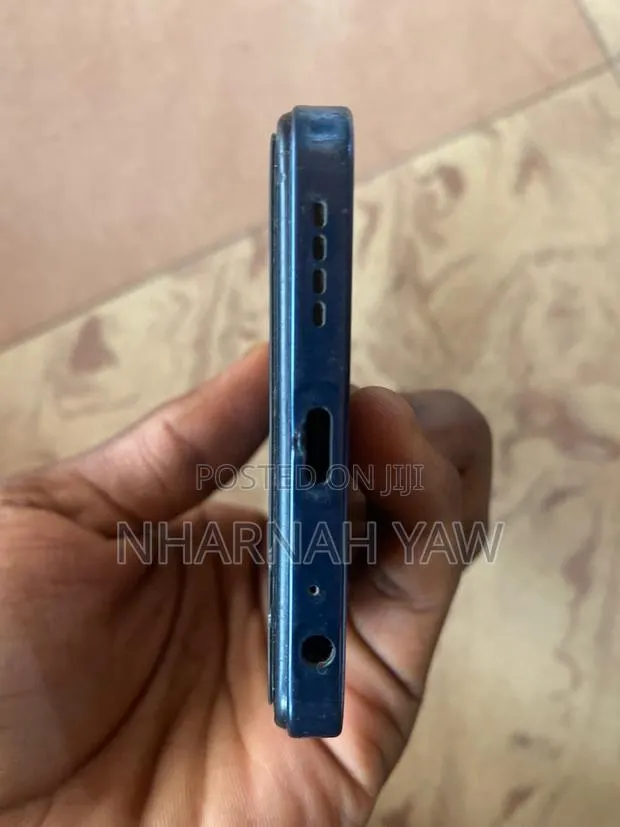 Infinix Hot 40i 128 GB Gray · Photo 1