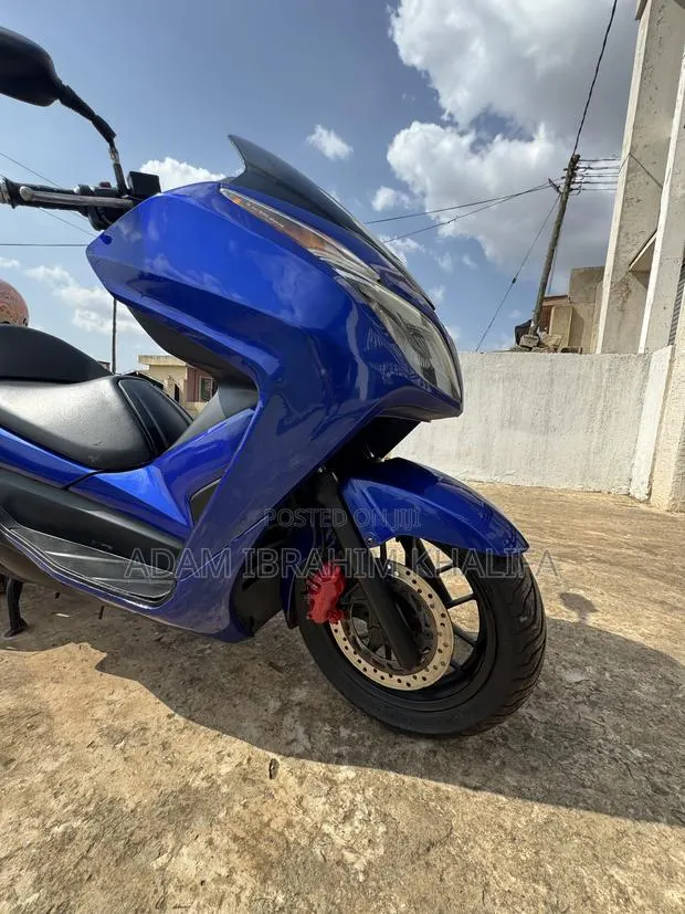 Honda Forza 2016 Blue · Photo 1