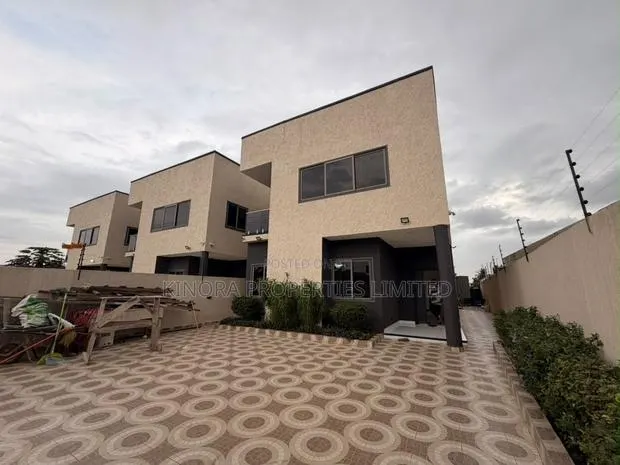 4bdrm Duplex in Ashaley Botwe for rent · Photo 1
