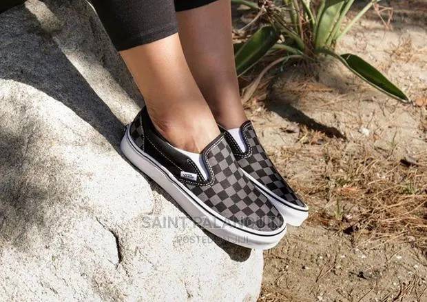 Easy Wear Vans · Photo 1