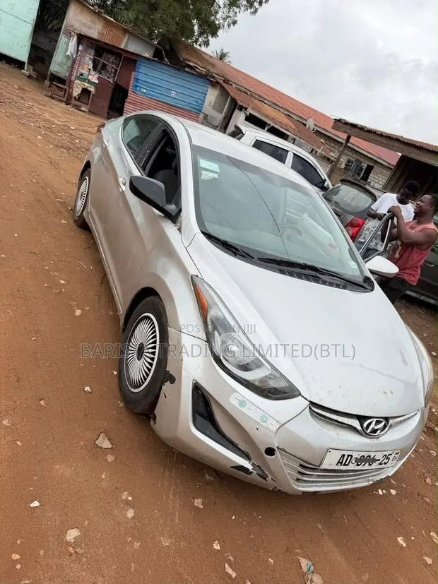 Hyundai Elantra GLS Sedan FWD (1.8L 4cyl 6A) 2013 Silver · Photo 1