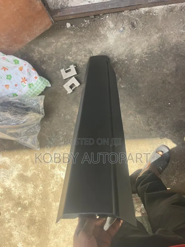 Honda CRV Front Door Moulding 2023 2024 2025 2026 · Photo 1