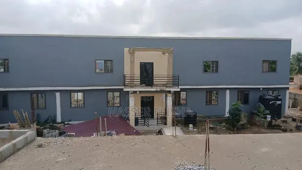 7 Bed With Shops for Sale · Photo 1