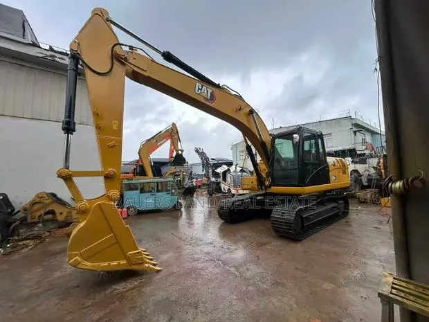 Caterpillar 320 Series Hydraulic Excavator · Photo 1