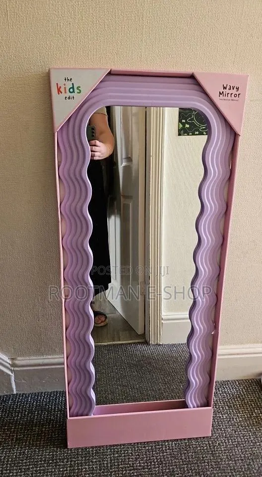 The Kids Edit Wavy Mirror · Photo 1