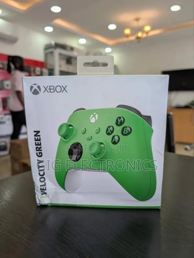 Xbox Wireless Controller - Velocity Green · Photo 1