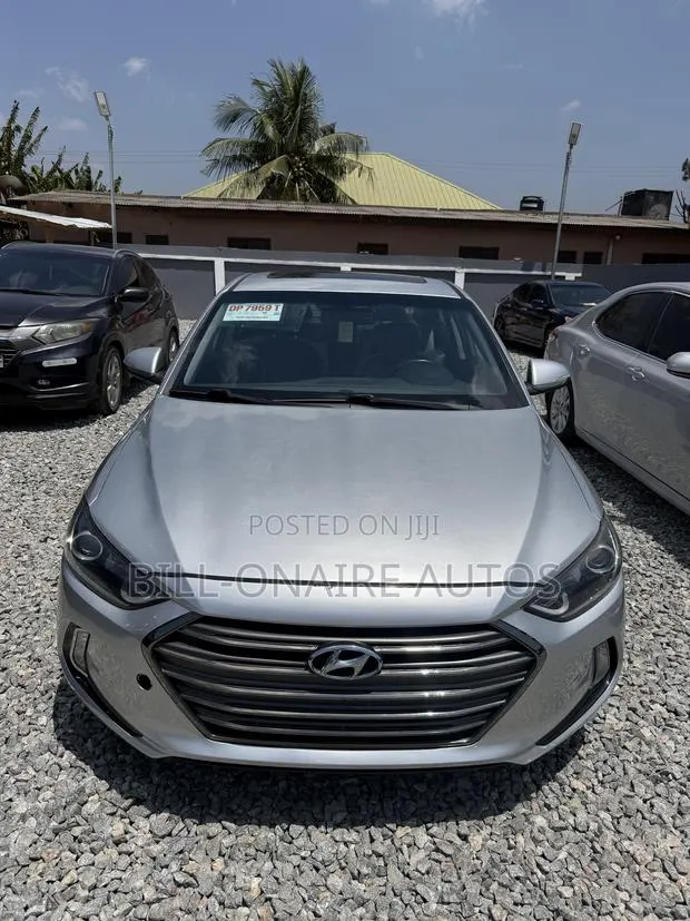 Hyundai Elantra Limited Sedan FWD (2.0L 4cyl 6A) 2017 Silver · Photo 1
