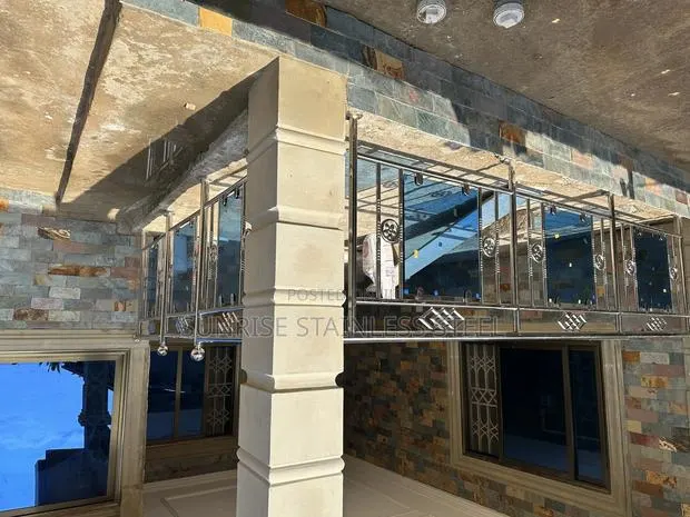 Stainless Glass Design and Flower Balustrade · Photo 1