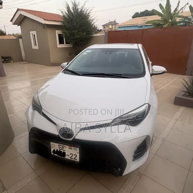 Toyota Corolla SE (1.8L 4cyl 6M) 2018 White · Photo 1