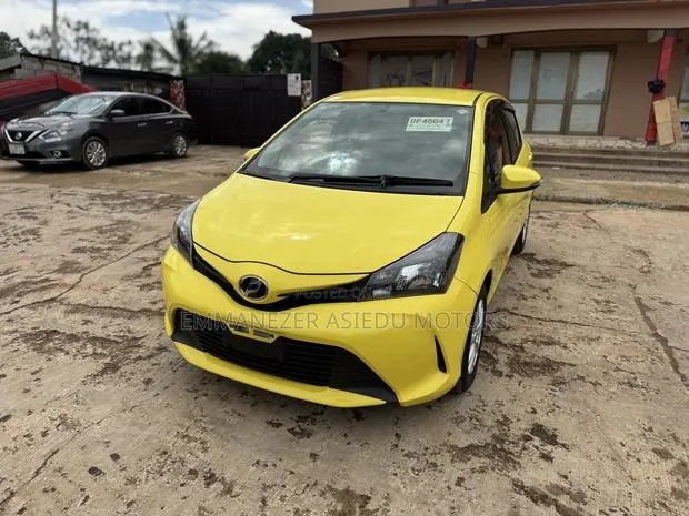 Toyota Vitz 1.3 FWD 5dr 2015 Yellow · Photo 1