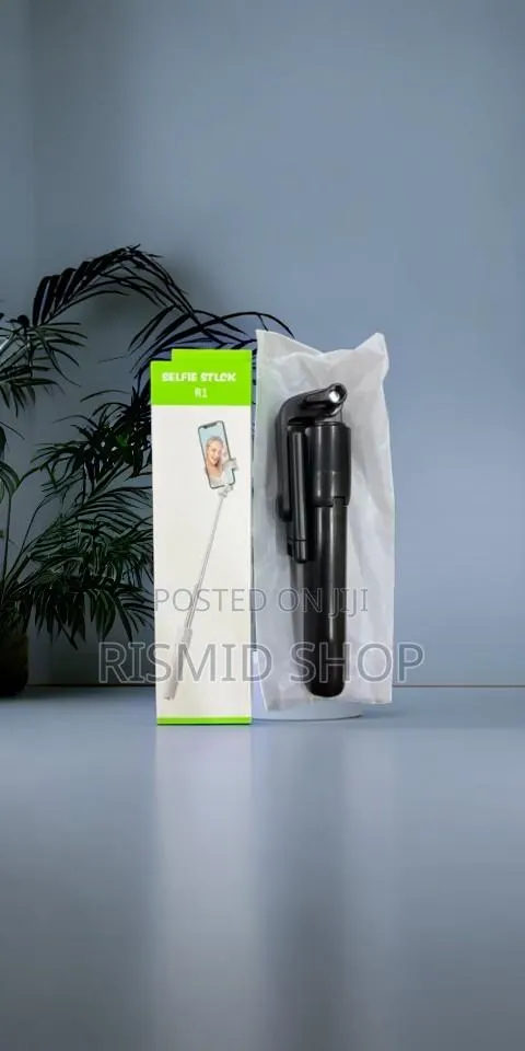 R1 Advanced Portable Selfie Stick for Content Creation · Photo 1