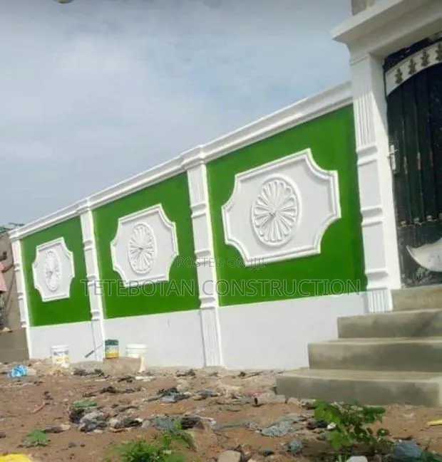 Fence Wall Design's Decor Molding by Hand Using Mortar · Photo 1