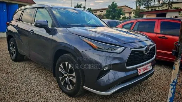 Toyota Highlander XLE 2021 Gray · Photo 1