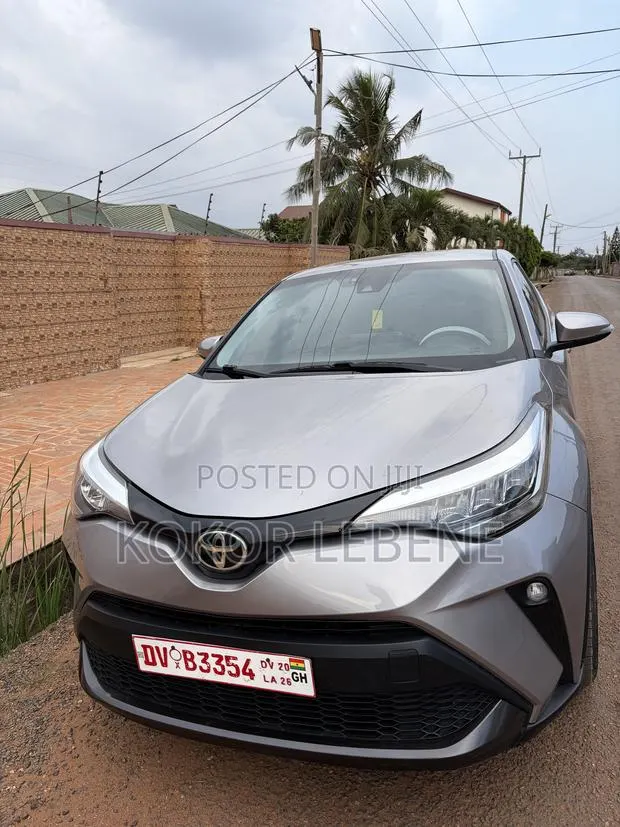 Toyota C-HR XLE FWD 2020 Gray · Photo 1