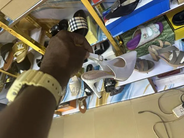Original White Aaronfaiy Heels for a Good Price · Photo 1